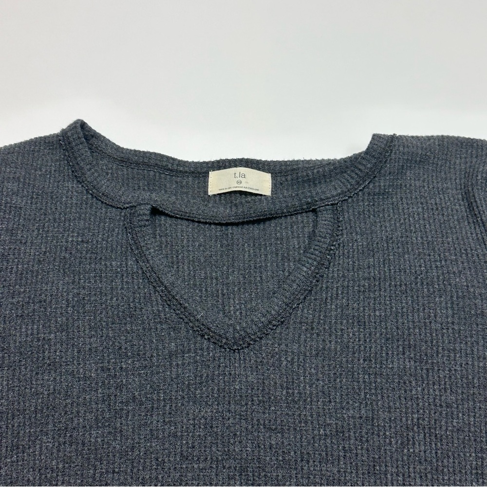 T. La Anthropologie Gray Thermal Knit Long Sleeve V Neck Top Women’s Size XS - Picture 4 of 9